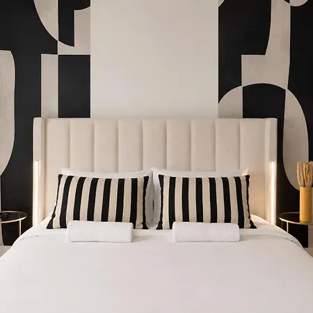 1e- Walk Everywhere From Lisbon's Iconic Neighborhoods, Rossio, Chiado, Baixa And Liberty Avenue *