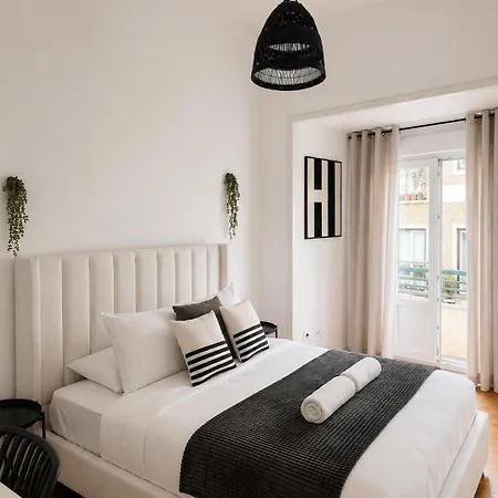 1e- Walk Everywhere From Lisbon's Iconic Neighborhoods, Rossio, Chiado, Baixa And Liberty Avenue Pensionat Lisboa