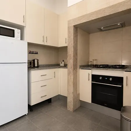 1e- Walk Everywhere From Lisbon's Iconic Neighborhoods, Rossio, Chiado, Baixa And Liberty Avenue Pensionat *